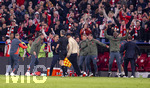 15.04.2026,  Fussball UEFA Championsleague 2025/2026: Viertelfinale Rückspiel,  FC Bayern München - Real Madrid, in der Allianz-Arena München, Frenetischer Jubel nach einem einem Bayern-Tor beim Bayern-Team-Staff. Sportdirektor Christoph Freund (Bayern München), Trainer Vincent Kompany (FC Bayern München) 