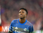 15.04.2026,  Fussball UEFA Championsleague 2025/2026: Viertelfinale Rückspiel,  FC Bayern München - Real Madrid, in der Allianz-Arena München, Vinicius Junior (Real Madrid) beim Aufwärmen mit vier Ohrstecker mit Brillianten.