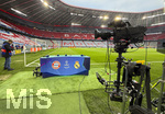 15.04.2026,  Fussball UEFA Championsleague 2025/2026: Viertelfinale Rückspiel,  FC Bayern München - Real Madrid, in der Allianz-Arena München, TV-Sender mit ihrem Kameraequipment am Spielfeldrand mit dem Moderatorentisch von Amazon-Prime-TV.