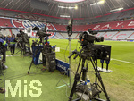 15.04.2026,  Fussball UEFA Championsleague 2025/2026: Viertelfinale Rückspiel,  FC Bayern München - Real Madrid, in der Allianz-Arena München, TV-Sender mit ihrem Kameraequipment am Spielfeldrand. 