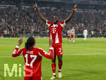 15.04.2026,  Fussball UEFA Championsleague 2025/2026: Viertelfinale Rückspiel,  FC Bayern München - Real Madrid, in der Allianz-Arena München, Schlussjubel nach dem Sieg, Michael Olise (FC Bayern München) und Dayot Upamecano (FC Bayern München) 