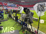 15.04.2026,  Fussball UEFA Championsleague 2025/2026: Viertelfinale Rückspiel,  FC Bayern München - Real Madrid, in der Allianz-Arena München, TV-Sender mit ihrem Kameraequipment am Spielfeldrand. 