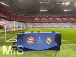 15.04.2026,  Fussball UEFA Championsleague 2025/2026: Viertelfinale Rückspiel,  FC Bayern München - Real Madrid, in der Allianz-Arena München, Moderatorentisch von Amazon-Prime-TV am Spielfeldrand.