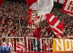 15.04.2026,  Fussball UEFA Championsleague 2025/2026: Viertelfinale Rückspiel,  FC Bayern München - Real Madrid, in der Allianz-Arena München, Bayernfans, der Vorsänger mit dem Megaphon peitscht die Südkurve ein.