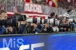 15.04.2026,  Fussball UEFA Championsleague 2025/2026: Viertelfinale Rückspiel,  FC Bayern München - Real Madrid, in der Allianz-Arena München, Fotografen am Spielfeldrand