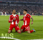 15.04.2026,  Fussball UEFA Championsleague 2025/2026: Viertelfinale Rückspiel,  FC Bayern München - Real Madrid, in der Allianz-Arena München, Schlussjubel nach dem Sieg,  v.lI. Torjubel zum 4:3 von Michael Olise (FC Bayern München), Luis Diaz (FC Bayern München) 