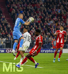 15.04.2026,  Fussball UEFA Championsleague 2025/2026: Viertelfinale Rückspiel,  FC Bayern München - Real Madrid, in der Allianz-Arena München, Torwart Andriy Lunin (Real Madrid) hat den Ball sicher,. 