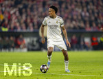 15.04.2026,  Fussball UEFA Championsleague 2025/2026: Viertelfinale Rückspiel,  FC Bayern München - Real Madrid, in der Allianz-Arena München, Eder Militao (Real Madrid) am Ball 