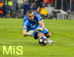 15.04.2026,  Fussball UEFA Championsleague 2025/2026: Viertelfinale Rückspiel,  FC Bayern München - Real Madrid, in der Allianz-Arena München, Torwart Andriy Lunin (Real Madrid) hat den Ball sicher,. 