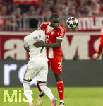 15.04.2026,  Fussball UEFA Championsleague 2025/2026: Viertelfinale Rückspiel,  FC Bayern München - Real Madrid, in der Allianz-Arena München, v.li: Vinicius Junior (Real Madrid) gegen Dayot Upamecano (FC Bayern München) 