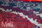 15.04.2026,  Fussball UEFA Championsleague 2025/2026: Viertelfinale Rückspiel,  FC Bayern München - Real Madrid, in der Allianz-Arena München, Bayernfans bei der Choreo, jeder hat seine Folie in der Hand 