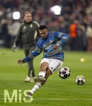15.04.2026,  Fussball UEFA Championsleague 2025/2026: Viertelfinale Rückspiel,  FC Bayern München - Real Madrid, in der Allianz-Arena München, Kylian Mbappe (Real Madrid) Schuss beim Aufwärmen.