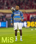15.04.2026,  Fussball UEFA Championsleague 2025/2026: Viertelfinale Rückspiel,  FC Bayern München - Real Madrid, in der Allianz-Arena München, Eder Militao (Real Madrid) beim Aufwärmen.