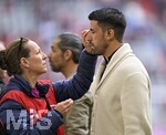 19.04.2026, Fussball Bundesliga 2025/2026, 30.Spieltag, FC Bayern München - VfB Stuttgart, in der Allianz-Arena München,   Sami Khedira (Deutschland) wird gepuddert


