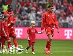 19.04.2026, Fussball Bundesliga 2025/2026, 30.Spieltag, FC Bayern München - VfB Stuttgart, in der Allianz-Arena München,   v.l. Nicolas Jackson (FC Bayern München), und Jamal Musiala (Bayern München) kommen ins Spiel



