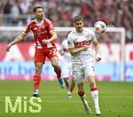 19.04.2026, Fussball Bundesliga 2025/2026, 30.Spieltag, FC Bayern München - VfB Stuttgart, in der Allianz-Arena München,   v.l. Raphael Guerreiro (FC Bayern München) gegen Ramon Hendriks (Stuttgart) 


