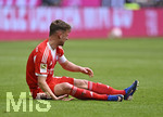 19.04.2026, Fussball Bundesliga 2025/2026, 30.Spieltag, FC Bayern München - VfB Stuttgart, in der Allianz-Arena München,   Joshua Kimmich (FC Bayern München) am Boden


