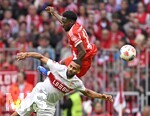 19.04.2026, Fussball Bundesliga 2025/2026, 30.Spieltag, FC Bayern München - VfB Stuttgart, in der Allianz-Arena München,   v.l Josha Vagnoman (Stuttgart) gegen Alphonso Davies (FC Bayern München) 


