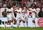 19.04.2026, Fussball Bundesliga 2025/2026, 30.Spieltag, FC Bayern München - VfB Stuttgart, in der Allianz-Arena München,   Torjubel von Chris Führich (Stuttgart) beim 0:1 v.l. Tiago Tomas (Stuttgart), Jeff Chabot (Stuttgart), Chris Führich (Stuttgart), Jamie Leweling (Stuttgart), Angelo Stiller (Stuttgart) und Josha Vagnoman (Stuttgart) 


