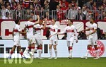19.04.2026, Fussball Bundesliga 2025/2026, 30.Spieltag, FC Bayern München - VfB Stuttgart, in der Allianz-Arena München,   Torjubel von Chris Führich (Stuttgart) beim 0:1 v.l. Tiago Tomas (Stuttgart), Jeff Chabot (Stuttgart), , Jamie Leweling (Stuttgart), Chris Führich (Stuttgart) Angelo Stiller (Stuttgart) und Josha Vagnoman (Stuttgart) 


