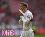 19.04.2026, Fussball Bundesliga 2025/2026, 30.Spieltag, FC Bayern München - VfB Stuttgart, in der Allianz-Arena München,   Chris Führich (Stuttgart) unzufrieden


