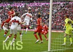 19.04.2026, Fussball Bundesliga 2025/2026, 30.Spieltag, FC Bayern München - VfB Stuttgart, in der Allianz-Arena München,   Atakan Karazor (Stuttgart) wehrt den Ball ab. v.l. Ramon Hendriks (Stuttgart), mm21, Atakan Karazor (Stuttgart) , Nicolas Jackson (FC Bayern München) Jamal Musiala (Bayern München) und Javi Fernandez (Bayern München) 


