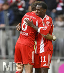 19.04.2026, Fussball Bundesliga 2025/2026, 30.Spieltag, FC Bayern München - VfB Stuttgart, in der Allianz-Arena München,   v.l. Leon Goretzka (FC Bayern München) und Nicolas Jackson (FC Bayern München) jubeln


