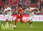 19.04.2026, Fussball Bundesliga 2025/2026, 30.Spieltag, FC Bayern München - VfB Stuttgart, in der Allianz-Arena München,   v.l. Jamie Leweling (Stuttgart), Michael Olise (FC Bayern München) und Ramon Hendriks (Stuttgart) 


