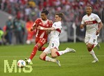 19.04.2026, Fussball Bundesliga 2025/2026, 30.Spieltag, FC Bayern München - VfB Stuttgart, in der Allianz-Arena München,   v.l. Michael Olise (FC Bayern München) gegen Ramon Hendriks (Stuttgart) 


