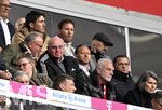 19.04.2026, Fussball Bundesliga 2025/2026, 30.Spieltag, FC Bayern München - VfB Stuttgart, in der Allianz-Arena München,   Co-Trainer Benjamin Glück (Deutschland) ,Trainer Julian Nagelsmann (Deutschland) und Antonio Di Salvo (Deutschland) über  Ex-Vorstandsvorsitzender Karl-Heinz Rummenigge (FC Bayern München) , Ehren-Präsident Uli Hoeneß (FC Bayern München, Hoeness) , x und Sportvorstand Max Eberl (Bayern München) 

