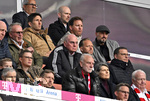 19.04.2026, Fussball Bundesliga 2025/2026, 30.Spieltag, FC Bayern München - VfB Stuttgart, in der Allianz-Arena München,   Co-Trainer Benjamin Glück (Deutschland) ,Trainer Julian Nagelsmann (Deutschland) und Antonio Di Salvo (Deutschland) über  Ex-Vorstandsvorsitzender Karl-Heinz Rummenigge (FC Bayern München) , Ehren-Präsident Uli Hoeneß (FC Bayern München, Hoeness) , x und Sportvorstand Max Eberl (Bayern München) 

