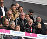 19.04.2026, Fussball Bundesliga 2025/2026, 30.Spieltag, FC Bayern München - VfB Stuttgart, in der Allianz-Arena München,   Co-Trainer Benjamin Glück (Deutschland) ,Trainer Julian Nagelsmann (Deutschland) und Antonio Di Salvo (Deutschland) über  Ex-Vorstandsvorsitzender Karl-Heinz Rummenigge (FC Bayern München) , Ehren-Präsident Uli Hoeneß (FC Bayern München, Hoeness) , x und Sportvorstand Max Eberl (Bayern München) 

