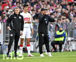 19.04.2026, Fussball Bundesliga 2025/2026, 30.Spieltag, FC Bayern München - VfB Stuttgart, in der Allianz-Arena München,   
Chema Andres Baixauli Jose Maria (Stuttgart) undTrainer Sebastian Hoeneß (Stuttgart) 

