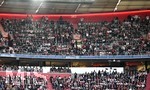 19.04.2026, Fussball Bundesliga 2025/2026, 30.Spieltag, FC Bayern München - VfB Stuttgart, in der Allianz-Arena München,   Die Stuttgarter Spieler haben keine Banner gespannt, scheint so als die Ultras nicht im Stadion sind 


