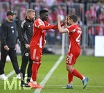 19.04.2026, Fussball Bundesliga 2025/2026, 30.Spieltag, FC Bayern München - VfB Stuttgart, in der Allianz-Arena München,   Bara Sapoko Ndiaye (Bayern München) kommt ins Spiel für Raphael Guerreiro (FC Bayern München) 


