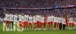 19.04.2026, Fussball Bundesliga 2025/2026, 30.Spieltag, FC Bayern München - VfB Stuttgart, in der Allianz-Arena München,   Die Bayern Spieler feiern die Meisterschaft mit Kakadu Shirts


