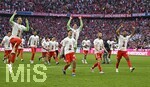 19.04.2026, Fussball Bundesliga 2025/2026, 30.Spieltag, FC Bayern München - VfB Stuttgart, in der Allianz-Arena München,   Die Bayern Spieler feiern die Meisterschaft mit Kakadu T-Shirts v.l. Torwart Manuel Neuer (FC Bayern München), Aleksandar Pavlovic (Bayern München) , Torwart Jonas Urbig (FC Bayern München) Konrad Laimer (FC Bayern München) und Jonathan Tah (FC Bayern München) jubeln.


