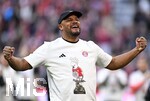 19.04.2026, Fussball Bundesliga 2025/2026, 30.Spieltag, FC Bayern München - VfB Stuttgart, in der Allianz-Arena München,   Trainer Vincent Kompany (FC Bayern München)  jubelt ist Meister mit Kakadu T-Shirt

