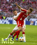 19.04.2026, Fussball Bundesliga 2025/2026, 30.Spieltag, FC Bayern München - VfB Stuttgart, in der Allianz-Arena München, v.li: Ermedin Demirovic (Stuttgart) gegen Joshua Kimmich (FC Bayern München) 