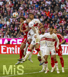 19.04.2026, Fussball Bundesliga 2025/2026, 30.Spieltag, FC Bayern München - VfB Stuttgart, in der Allianz-Arena München, v.li: Leon Goretzka (FC Bayern München), Jeff Chabot (Stuttgart), Chema Andres Baixauli Jose Maria (Stuttgart), Jamie Leweling (Stuttgart), Harry Kane (FC Bayern München) 