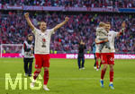 19.04.2026, Fussball Bundesliga 2025/2026, 30.Spieltag, FC Bayern München - VfB Stuttgart, in der Allianz-Arena München, der FC Bayern feiert nach dem heutigen Sieg seine 35. Deutsche Meisterschaft. Die Bayernspieler feiern mit den Fans und speziellen Meistertrikots mit Aufdruck des kultigen Porzellan-Kakadus mit Meisterschale. Harry Kane (FC Bayern München) jubelt 