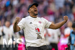 19.04.2026, Fussball Bundesliga 2025/2026, 30.Spieltag, FC Bayern München - VfB Stuttgart, in der Allianz-Arena München, der FC Bayern feiert nach dem heutigen Sieg seine 35. Deutsche Meisterschaft. Die Bayernspieler feiern mit den Fans und speziellen Meistertrikots mit Aufdruck des kultigen Porzellan-Kakadus mit Meisterschale. Trainer Vincent Kompany (FC Bayern München) jubelt frenetisch vor der Fankurve.
