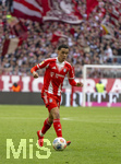 19.04.2026, Fussball Bundesliga 2025/2026, 30.Spieltag, FC Bayern München - VfB Stuttgart, in der Allianz-Arena München, Jamal Musiala (Bayern München) am Ball 