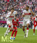 19.04.2026, Fussball Bundesliga 2025/2026, 30.Spieltag, FC Bayern München - VfB Stuttgart, in der Allianz-Arena München, v.li: Angelo Stiller (Stuttgart) gegen Alphonso Davies (FC Bayern München), re: Josha Vagnoman (Stuttgart) 