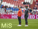 19.04.2026, Fussball Bundesliga 2025/2026, 30.Spieltag, FC Bayern München - VfB Stuttgart, in der Allianz-Arena München, v.li:  Co-Trainer Aaron Danks (Bayern München) und Trainer Vincent Kompany (FC Bayern München) 