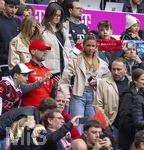 19.04.2026, Fussball Bundesliga 2025/2026, 30.Spieltag, FC Bayern München - VfB Stuttgart, in der Allianz-Arena München, Tribüne: re: Josefine Scholl Freundin von Tom Bischof (Bayern München) 