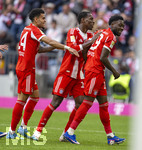 19.04.2026, Fussball Bundesliga 2025/2026, 30.Spieltag, FC Bayern München - VfB Stuttgart, in der Allianz-Arena München, Torjubel v.li: Luis Diaz (FC Bayern München), Nicolas Jackson (FC Bayern München), Alphonso Davies (FC Bayern München) 