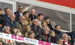 19.04.2026, Fussball Bundesliga 2025/2026, 30.Spieltag, FC Bayern München - VfB Stuttgart, in der Allianz-Arena München, Ehrentribüne, mit: Dieter Hoeness, Ex-Vorstandsvorsitzender Karl-Heinz Rummenigge (FC Bayern München), Ehren-Präsident Uli Hoeneß (FC Bayern München, Hoeness), ROUVEN KASPER (VORSTAND MARKETING UND VERTRIEB, FCB), Sportvorstand Max Eberl (Bayern München), Co-Trainer Benjamin Glück (Nationalmannschaft Deutschland), Trainer Julian Nagelsmann (Nationalmannschaft Deutschland), Antonio Di Salvo (Cheftrainer U21 Deutschland), 