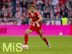 19.04.2026, Fussball Bundesliga 2025/2026, 30.Spieltag, FC Bayern München - VfB Stuttgart, in der Allianz-Arena München, Leon Goretzka (FC Bayern München) am Ball 