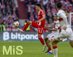 19.04.2026, Fussball Bundesliga 2025/2026, 30.Spieltag, FC Bayern München - VfB Stuttgart, in der Allianz-Arena München, Hiroki Ito (FC Bayern München) am Ball 